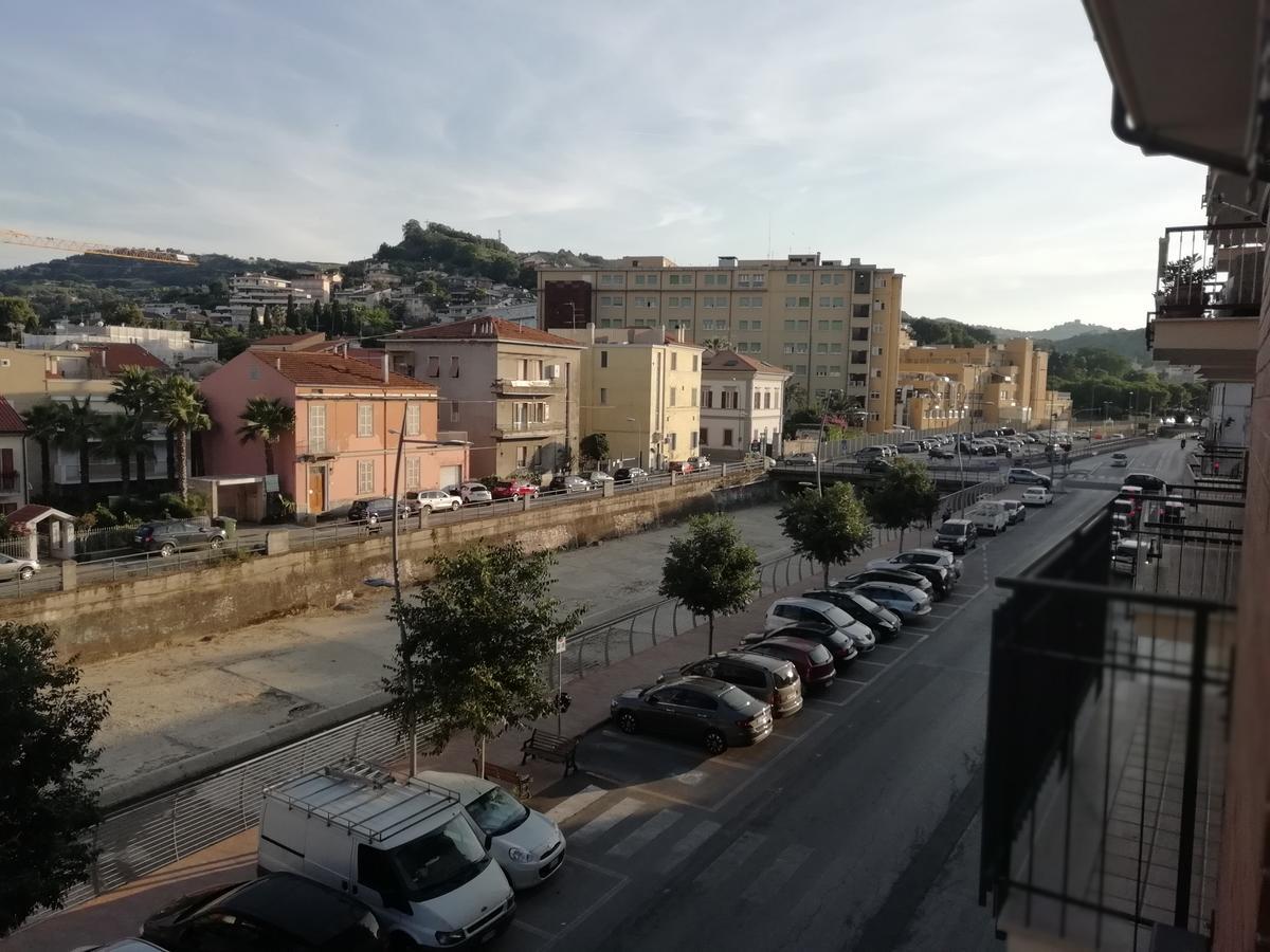 Casa Vacanze La Rosa Bianca San Benedetto del Tronto Exterior foto